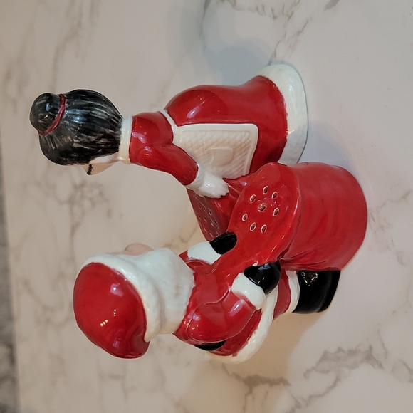 Vintage Santa Claus & Mrs. Claus with Christmas Sacks salt & pepper shakers - Picture 3 of 4